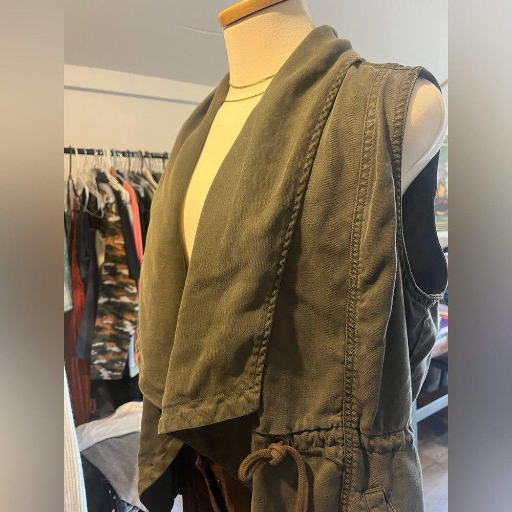 Max Jeans Women's Olive Vest size Medium. - Picture 5 of 8